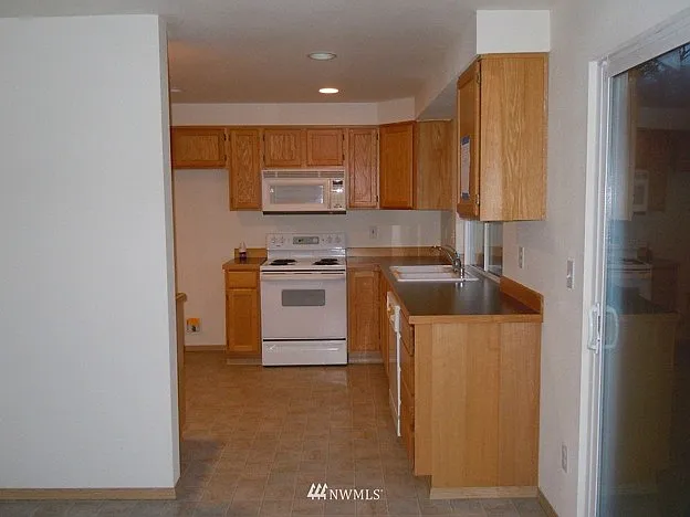 18325 SE 261st Ct — Photo 18