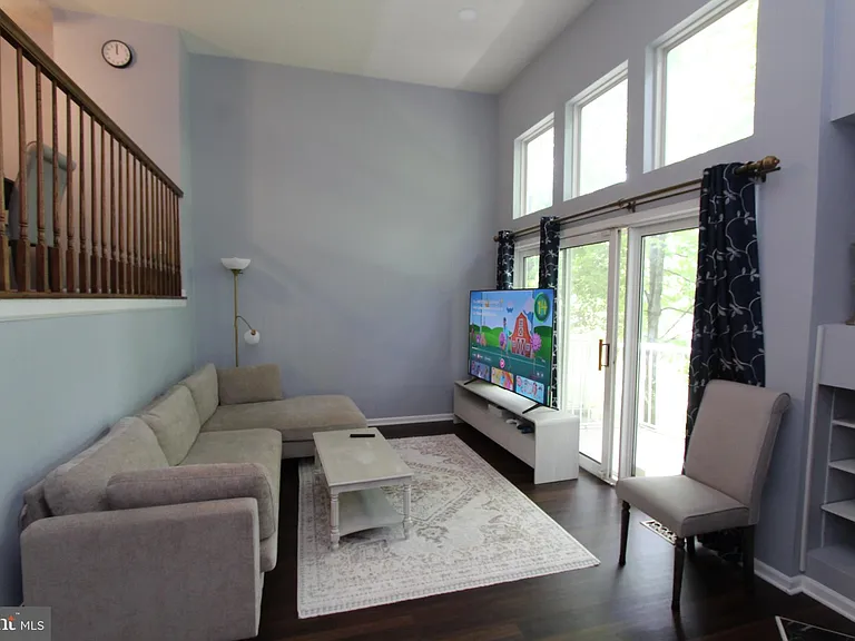 6 Halstead Pl — Photo 6