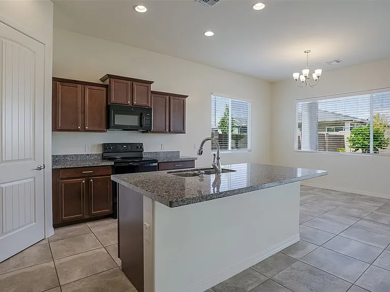 6832 Gables Trl — Photo 7