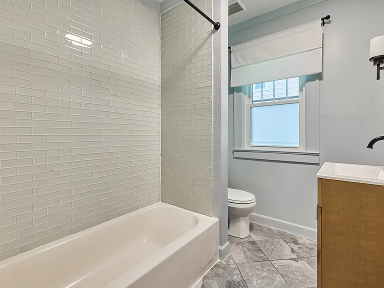 5740 Charlotte St — Photo 14