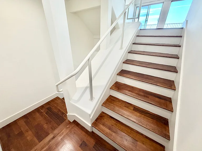 635 Burnett — Photo 18