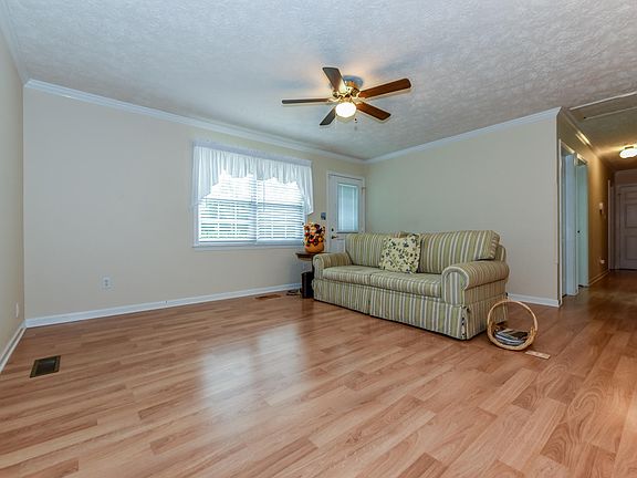 4th image of 311 W Lambert Ln