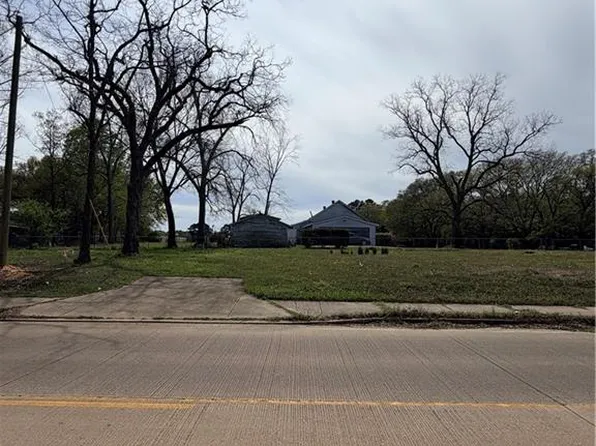 1415 Singer Dr, Pineville, LA 71360