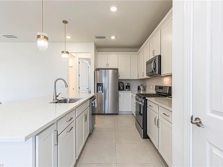 1854 Mesa Ln — Photo 8