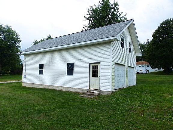 2nd image of 115 E Clinton St
