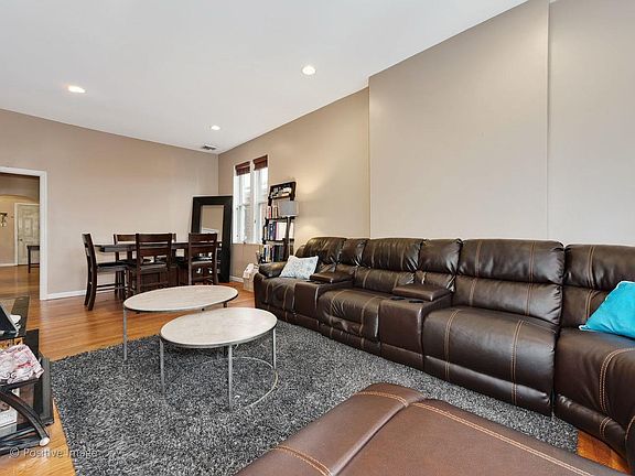 4th image of 2451 W Arthington St #2