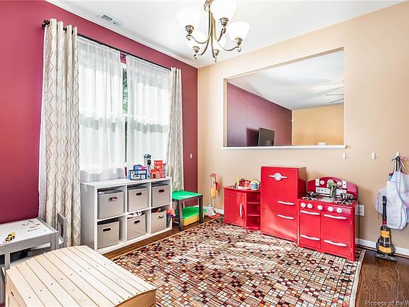 4th image of 204 Linfoot Ct