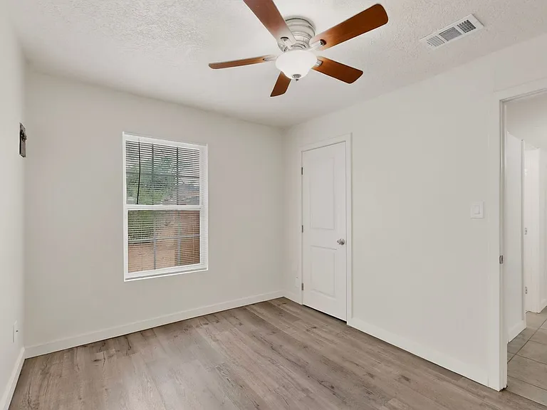 1846 Henry Cir SW — Photo 44