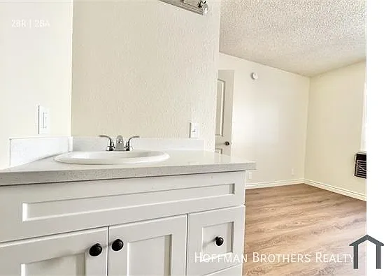 15556 Nordhoff St #201 — Photo 2