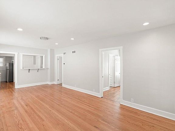 4th image of 1226 E 21st Ave