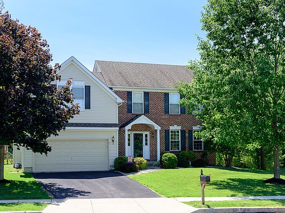 2nd image of 500 Crestwood Ln