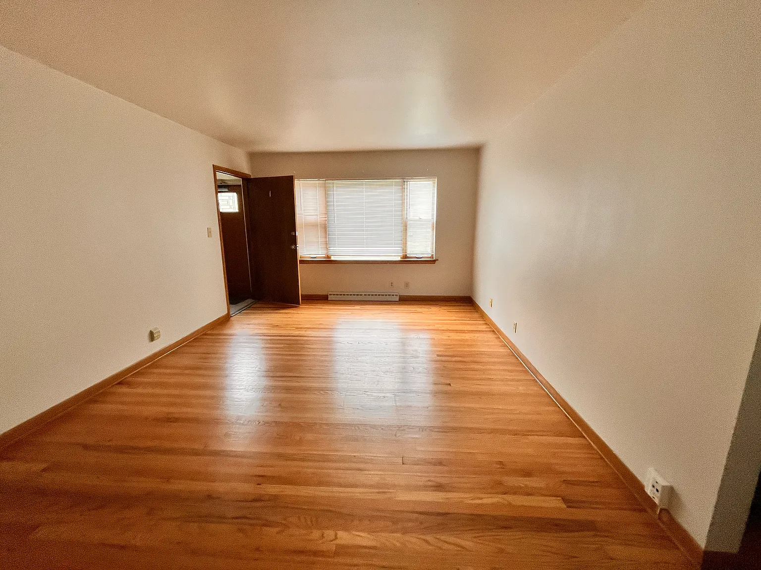 2 bed, 800 sqft, $1,025 — Photo 2