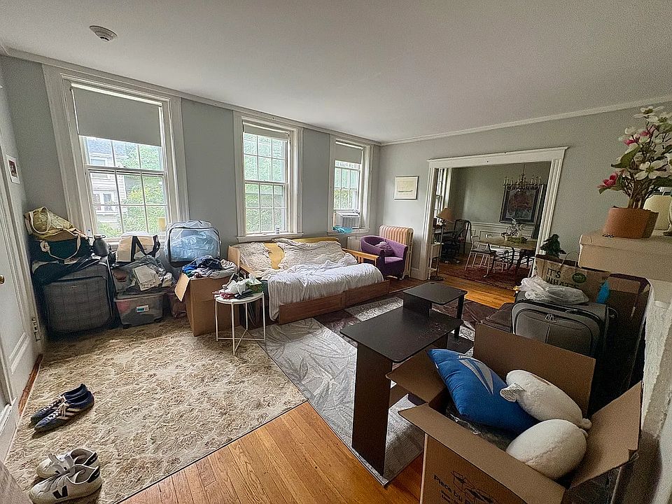 1st image of 118 University Rd APT 3