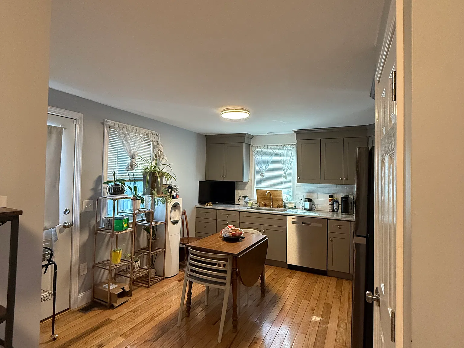 3 bed, 1.5 bath, 1000 sqft, $3,000 — Photo 3