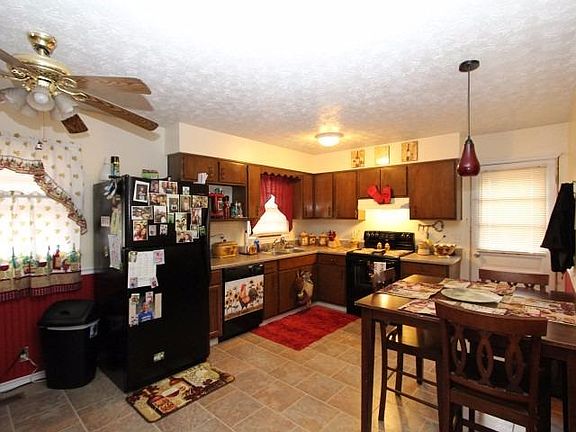 2nd image of 210 Highwood Dr