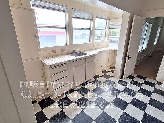 3rd image of 312 Washington St APT 2