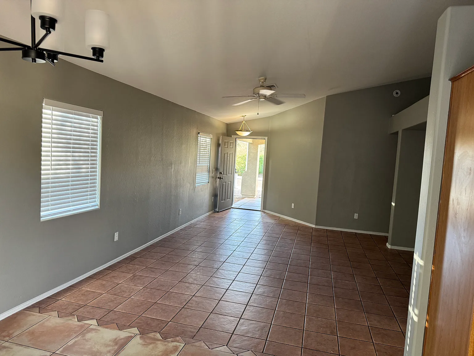 1523 W Nancy Ln — Photo 4