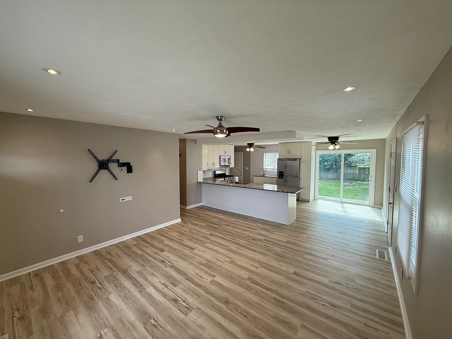 827 Washington Ave — Photo 1