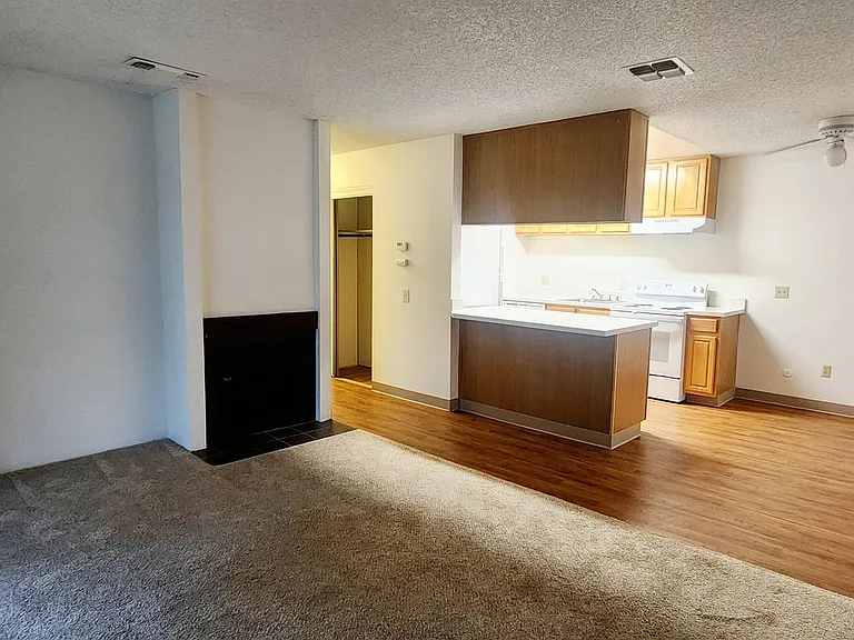 1740-1750 Hanover Dr — Photo 25