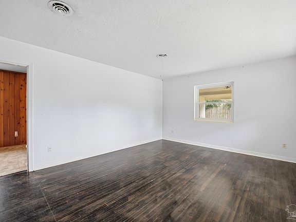 5th image of 310 N 58th Ave