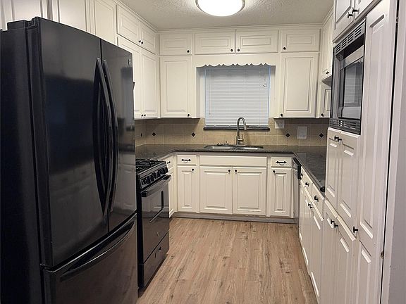 2nd image of 211 Van Winkle St