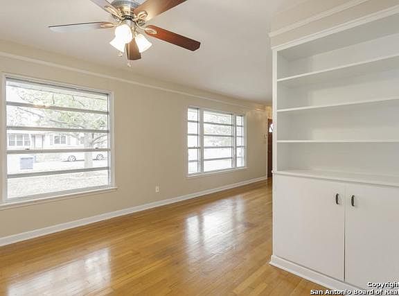 5th image of 358 Pinewood Ln