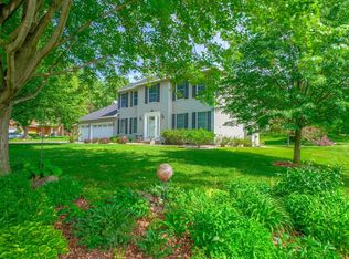 2475 Queensport Rd, Woodbury, MN 55125