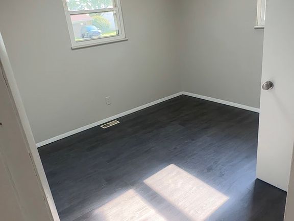 5th image of 725 Kirkwood Dr