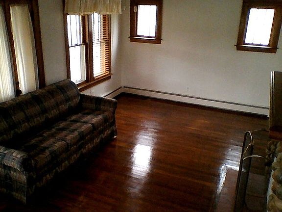 4th image of 19005 Maplewood St