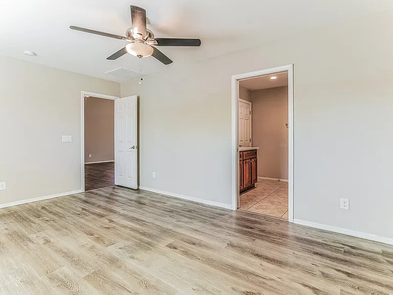 8127 S 5th Ave — Photo 10