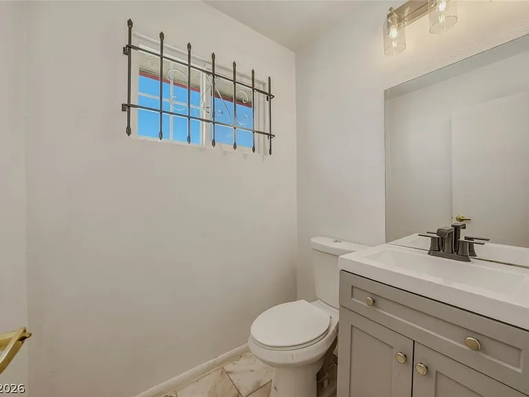 6760 W Oakey Blvd — Photo 20