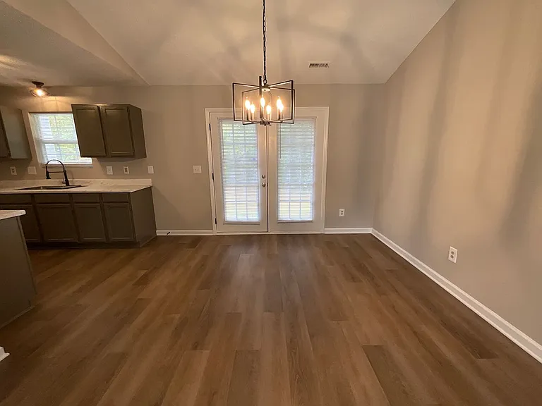 2711 Ingleside Dr — Photo 8