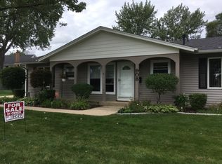 908 Grissom Trl, Elk Grove Village, IL 60007