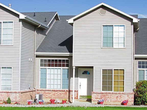 2nd image of 219 S Majestic Meadows Dr
