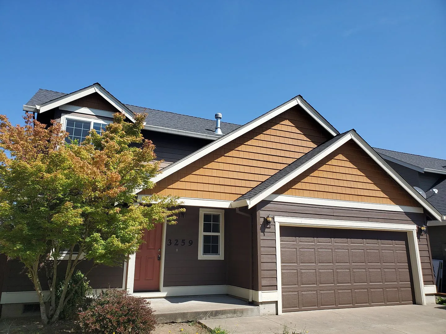 3-Bedroom House in Newberg — Photo 1