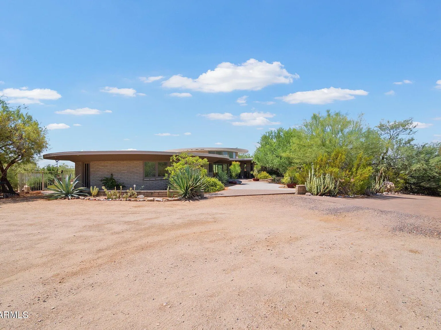 4 bed, 3.5 bath, 4971 sqft, $12,500 — Photo 2