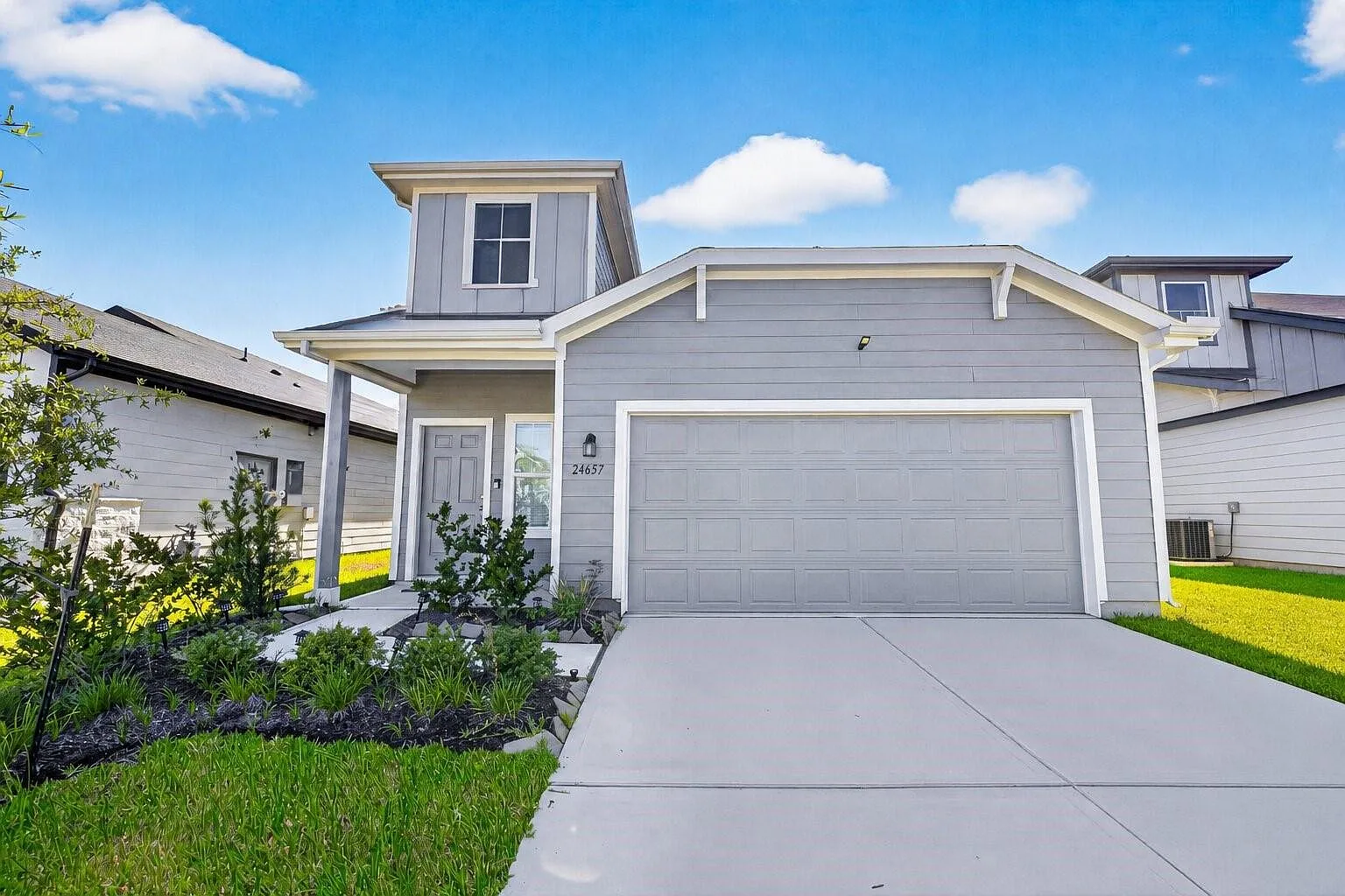 4 bed, 2.5 bath, 2536 sqft, $2,500 — Photo 2