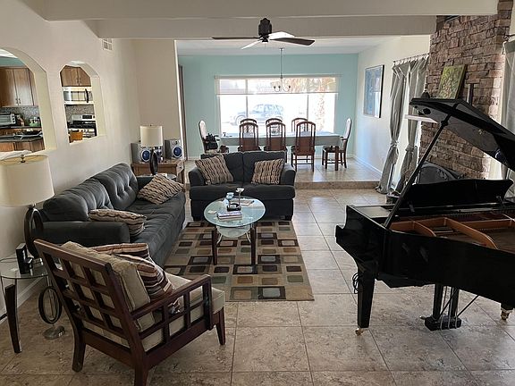 Living room / Dining area