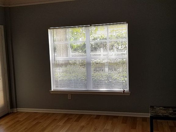 Bedroom on Pool