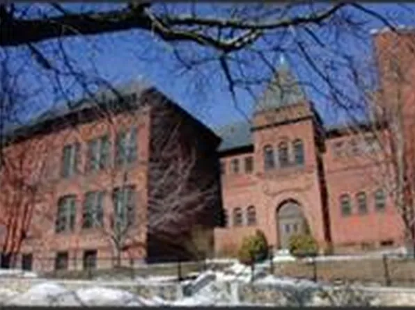 13 Dartmouth St, Worcester, MA