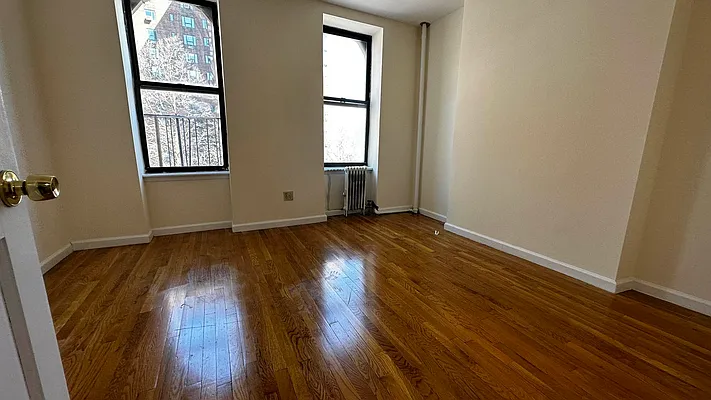 Rented by HOLTON REAL ESTATE INC. | media 9