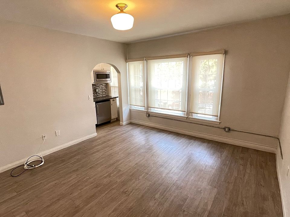 1st image of 410 S Lake St #100