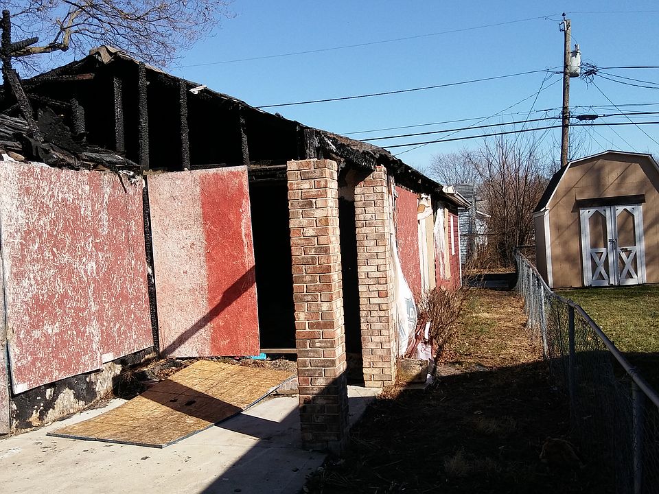 2nd image of 3221 Foltz St