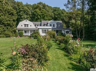 26 Overlook Rd, Locust Valley, NY 11560