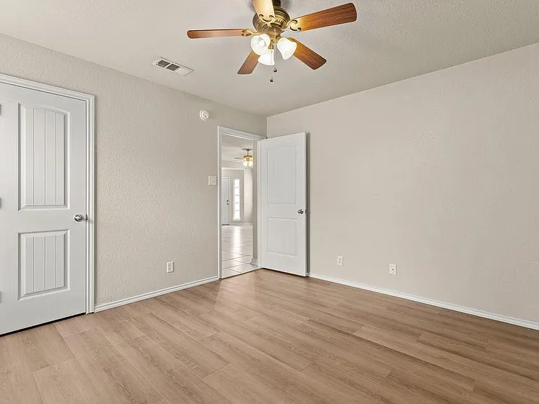 4703 Stonehaven Dr — Photo 24