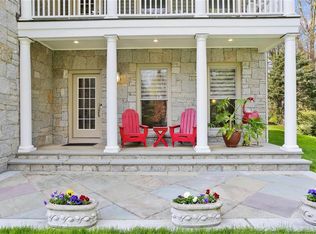 19 Christopher Ln, Norwalk, CT 06851