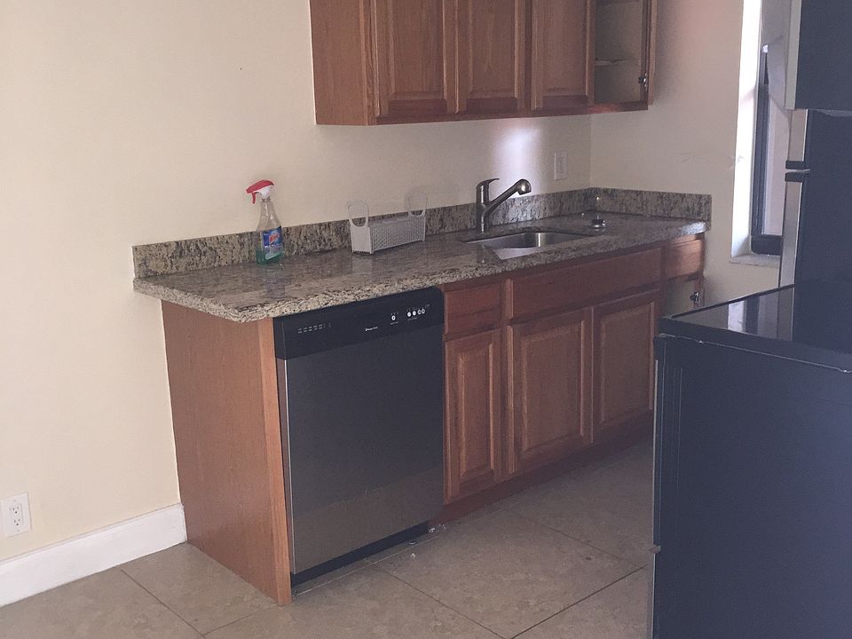 1st image of 607 NE 29th Dr APT 23