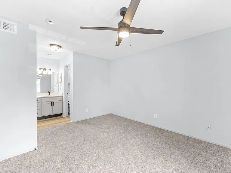 Silverwood Apartments — Photo 59
