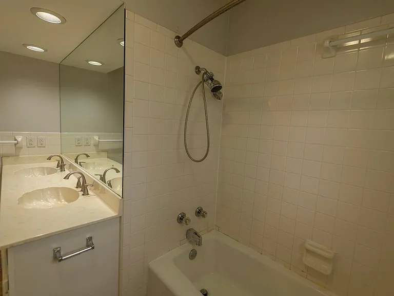 1016 Grayland Dr — Photo 4
