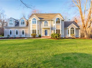 40 Bassett Cir, East Greenwich, RI 02818